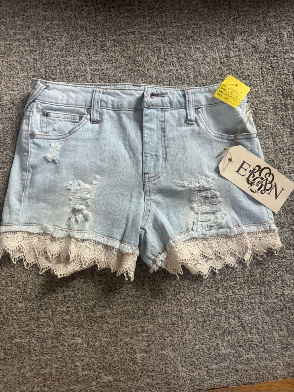 ELANNWT Light Wash Denim Shorts with Lace Trim SZ S